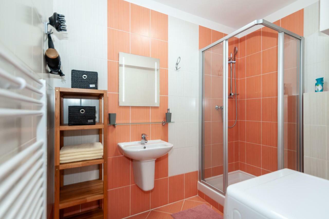 Vila Helena - Apartman Helena 15 Apartment รูชอมแบรอค ภายนอก รูปภาพ